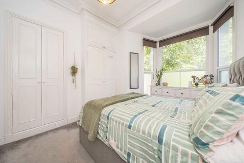 2 bedroom flat for sale, Garratt Lane, London SW17