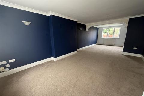 4 bedroom detached house to rent, Birchwood Road, Marton-In-Cleveland, Middlesbrough