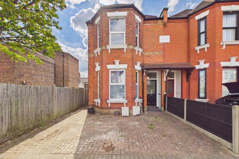 2 bedroom flat to rent, Radnor Road, Harrow