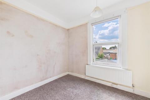 2 bedroom flat to rent, Radnor Road, Harrow