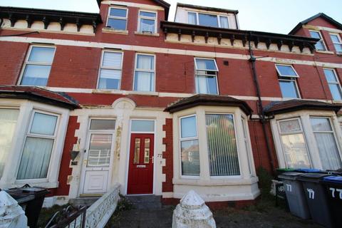 Studio to rent, 77 Warbreck Drive, Blackpool FY2