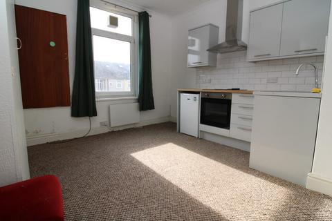 Studio to rent, 77 Warbreck Drive, Blackpool FY2