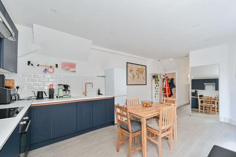2 bedroom maisonette for sale, Mellison Road, Tooting, London, SW17