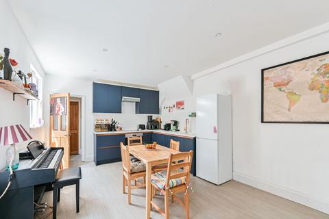 2 bedroom maisonette for sale, Mellison Road, Tooting, London, SW17