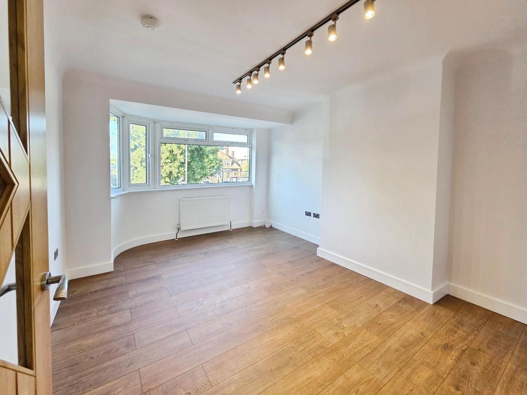 Apartment in Stanmore - View 3