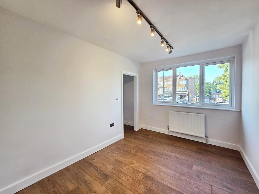 Apartment in Stanmore - More