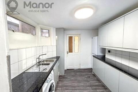 2 bedroom maisonette to rent, High Street North, Manor Park, E12 6RH