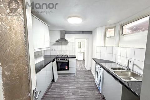 2 bedroom maisonette to rent, High Street North, Manor Park, E12 6RH