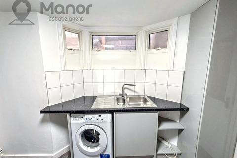 2 bedroom maisonette to rent, High Street North, Manor Park, E12 6RH