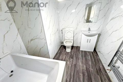 2 bedroom maisonette to rent, High Street North, Manor Park, E12 6RH