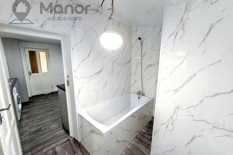 2 bedroom maisonette to rent, High Street North, Manor Park, E12 6RH