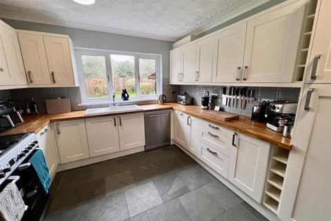 5 bedroom detached house for sale, Greenfield Road, Twyn, Ammanford
