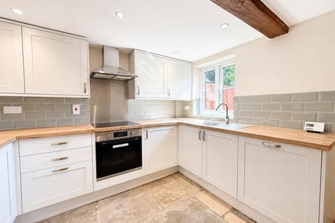 3 bedroom semi-detached house to rent, Newland, Witney OX28