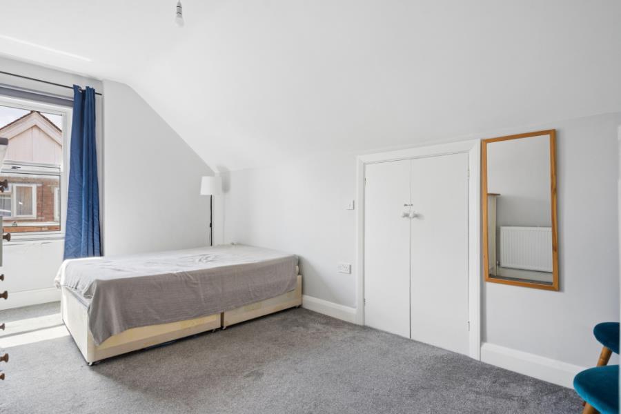 House in Pinner - More
