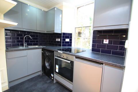 2 bedroom flat to rent, Walmer Crescent, Glasgow, G51