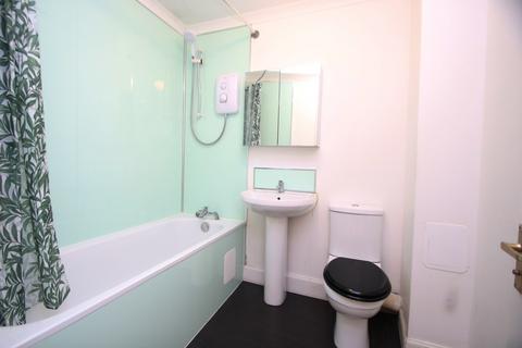 2 bedroom flat to rent, Walmer Crescent, Glasgow, G51