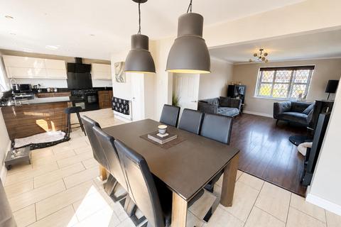 4 bedroom detached house for sale, Parkside Close, Manchester M26