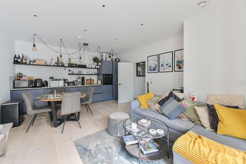 2 bedroom flat for sale, Balham High Road, Balham, LONDON, SW17