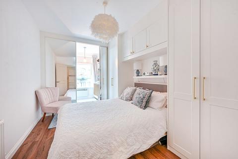 1 bedroom flat for sale, Palladian Gardens, Chiswick, London, W4