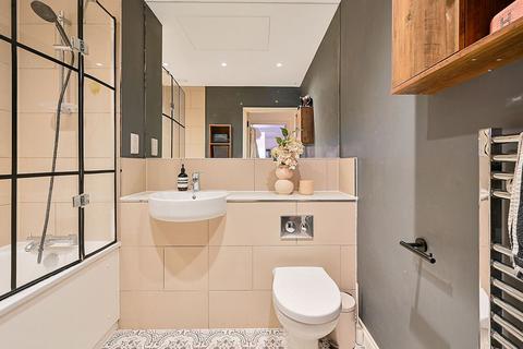 1 bedroom flat for sale, Palladian Gardens, Chiswick, London, W4