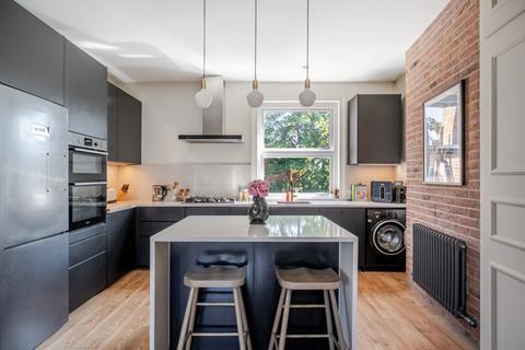 2 bedroom maisonette for sale, Woodbury Street, Tooting, London, SW17