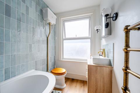 2 bedroom maisonette for sale, Woodbury Street, Tooting, London, SW17