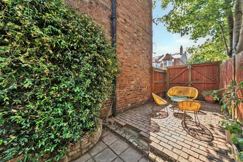 2 bedroom maisonette for sale, Woodbury Street, Tooting, London, SW17