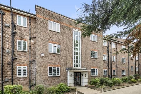 2 bedroom flat to rent, The Drive, London, E18