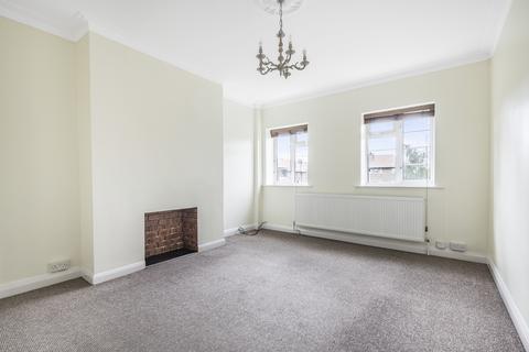 2 bedroom flat to rent, The Drive, London, E18