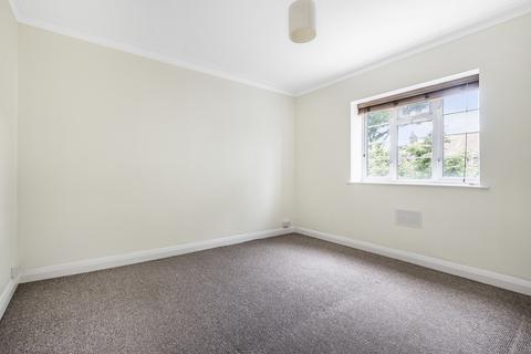 2 bedroom flat to rent, The Drive, London, E18