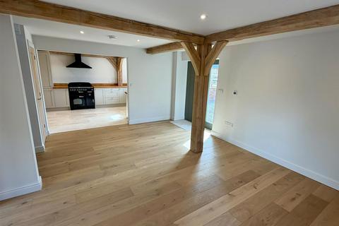 3 bedroom detached house for sale, The Barn Yard, Woonton