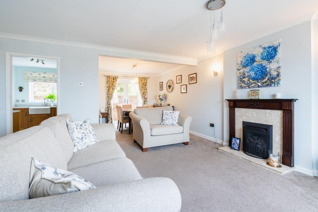 House in North East Derbyshire, Dronfield - View 3