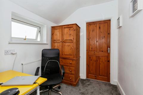 2 bedroom terraced house for sale, The Crescent, Slough