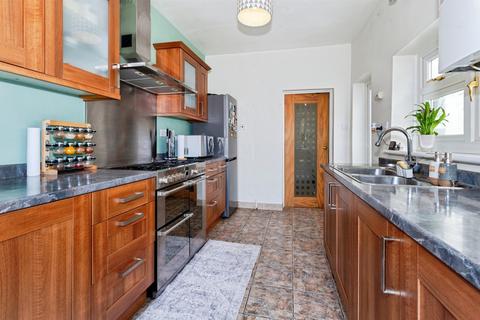 2 bedroom terraced house for sale, The Crescent, Slough