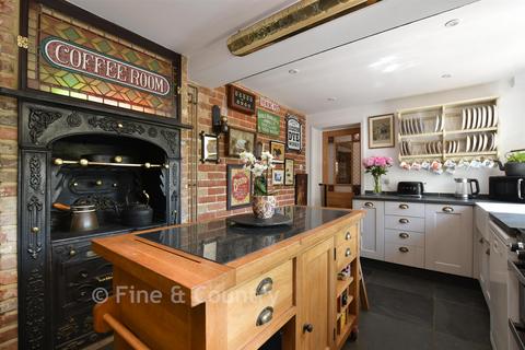 2 bedroom detached house for sale, Main Road, Porchfield, Isle of Wight