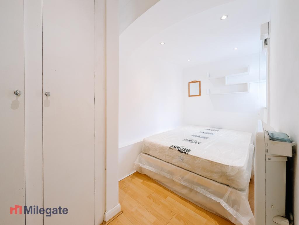 Apartment in South Croydon - View 3