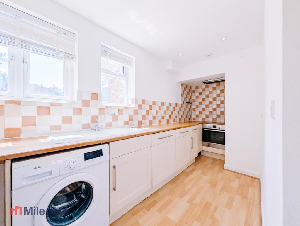 Apartment in South Croydon - View 5