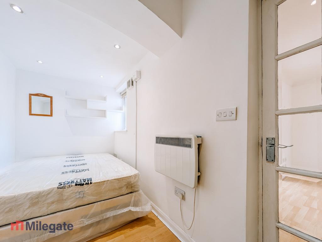Apartment in South Croydon - More