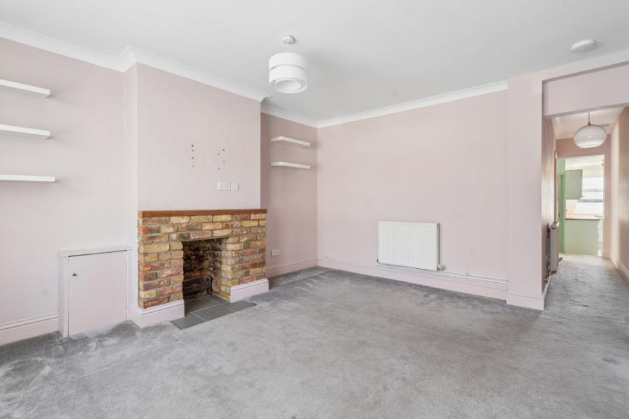 Apartment in London, Northwood High Street, Northwood - View 2