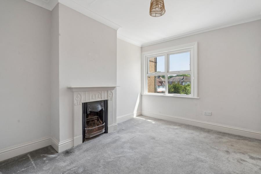 Apartment in London, Northwood High Street, Northwood - View 4