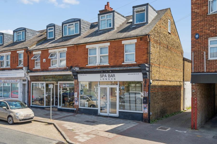 Apartment in London, Northwood High Street, Northwood - View 5
