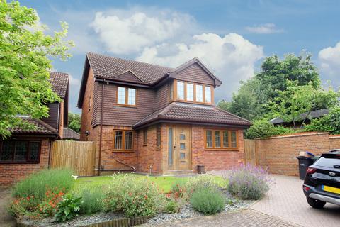 4 bedroom detached house for sale, Stratfield Park Close, Winchmore Hill, N21
