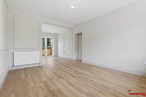 3 bedroom semi-detached house for sale, Crosslees Drive, Thornliebank, GLASGOW