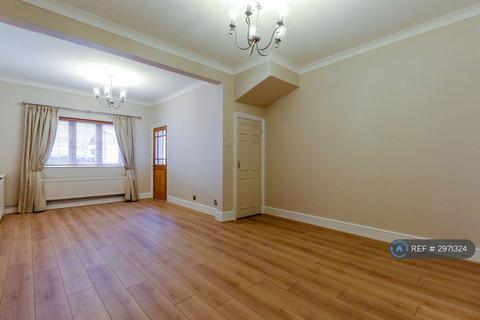 2 bedroom terraced house to rent, Swanfield Road, Waltham Cross, EN8