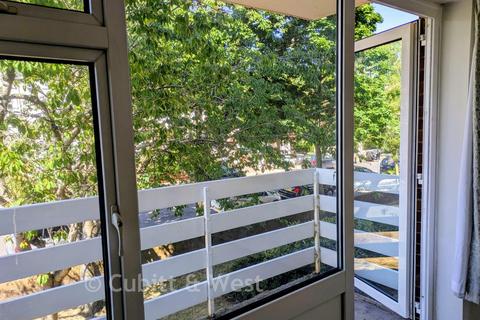 2 bedroom flat for sale, Heatherley Court, Southsea PO5