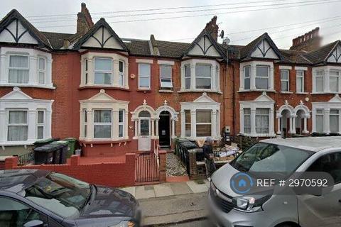 Studio to rent, Laleham Road, London, SE6