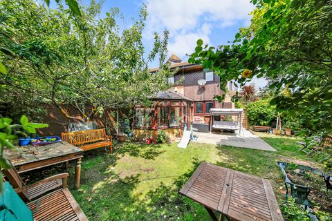 2 bedroom semi-detached house for sale, Friars Mead, London, E14