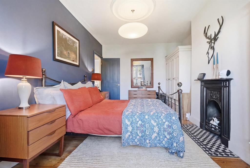 Bedroom, fireplace