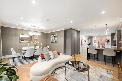 4 bedroom terraced house for sale, Aubury Place, London, W12