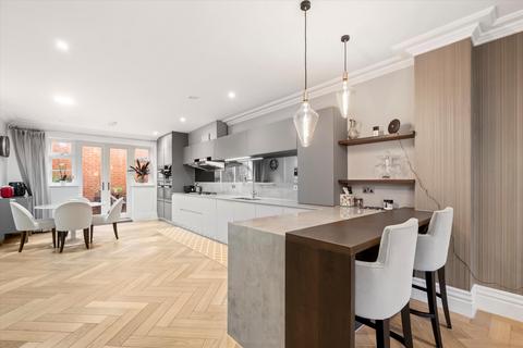 4 bedroom terraced house for sale, Aubury Place, London, W12